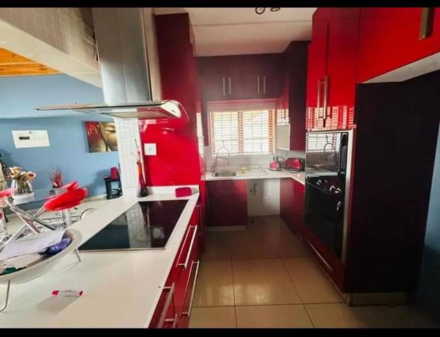 2 BEDROOM TOWNHOUSE FOR SALE IN MONDEOR